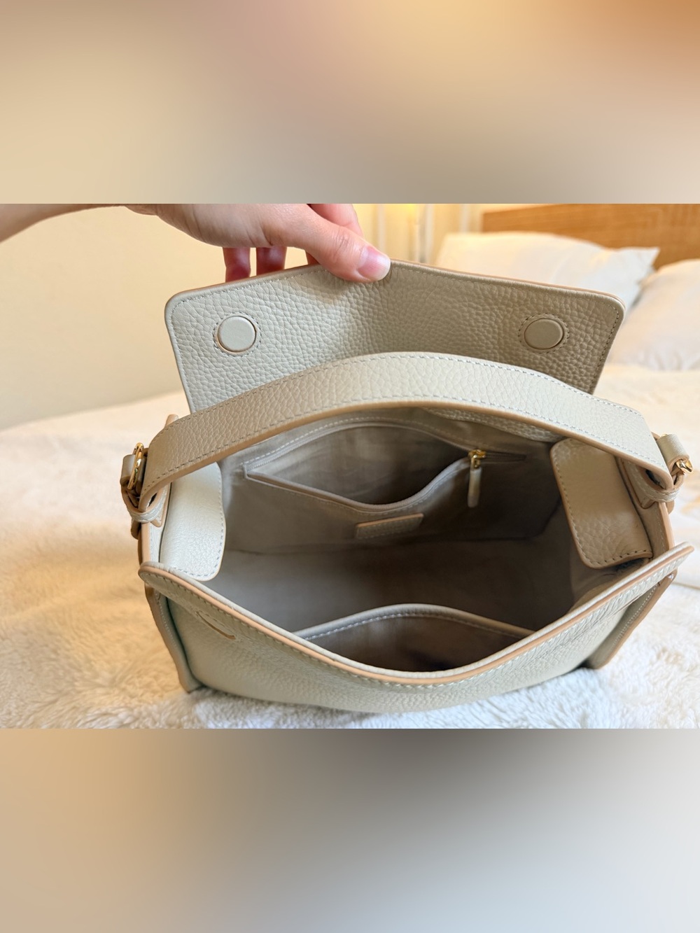 The Horse Clementine bag, Oat with gold hardware, Pebbled Leather Bag - Picture 7 of 9